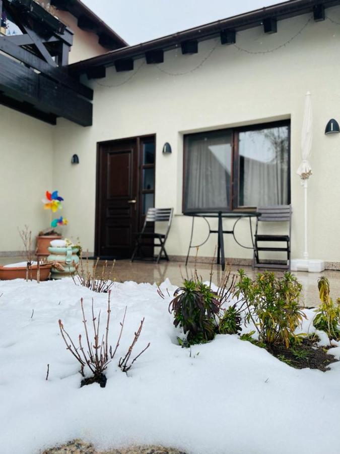 Tinamore Otopeni Exterior photo